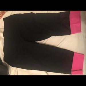 Adorable work out leggings with pink mesh